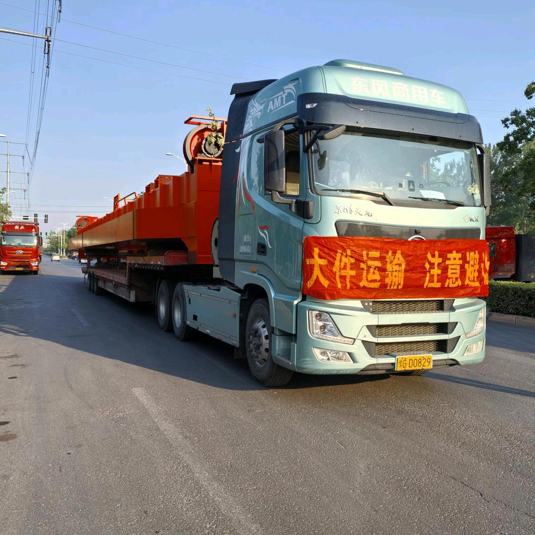 奋斗在社会一线卡车司机