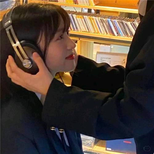 纸船浮水
