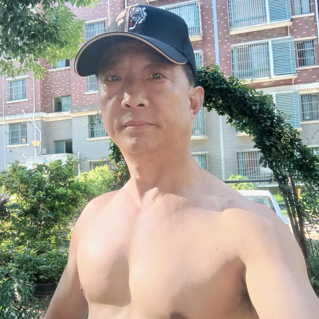 恩爱一家人（虎哥）酷爱健身👴🏻