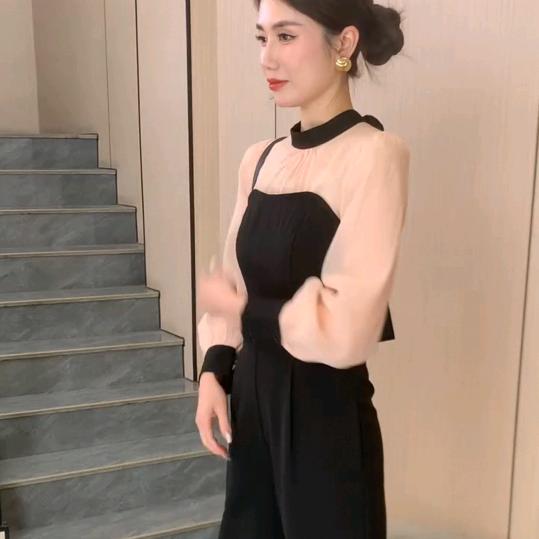 伊伊服装店（视频下方小黄车拍）