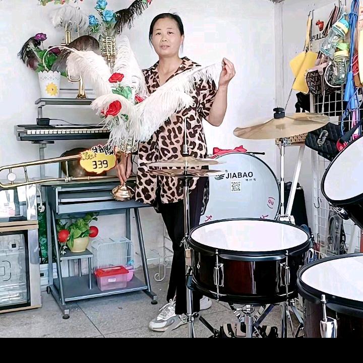 于都金翅驼鸟养殖袁姐