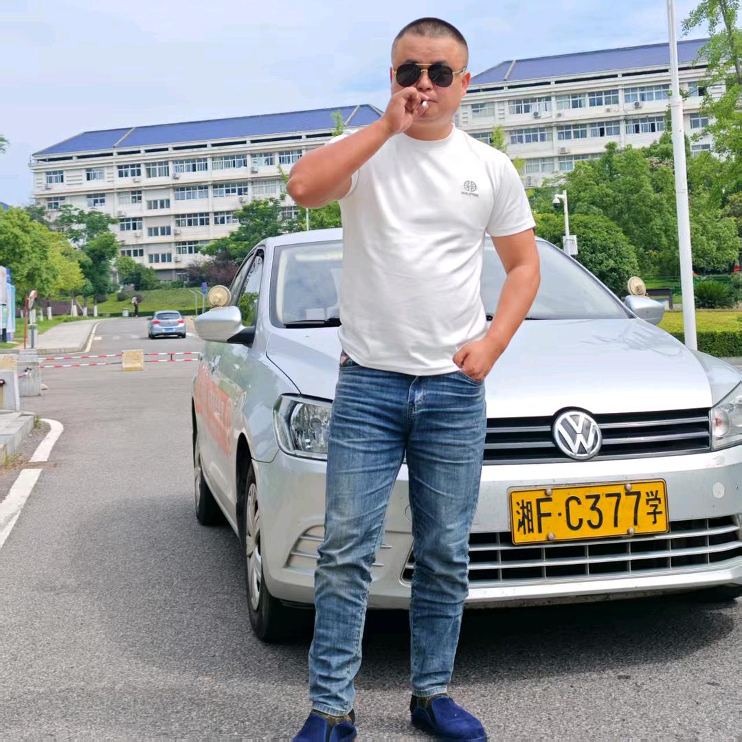 理工驾校刘教练