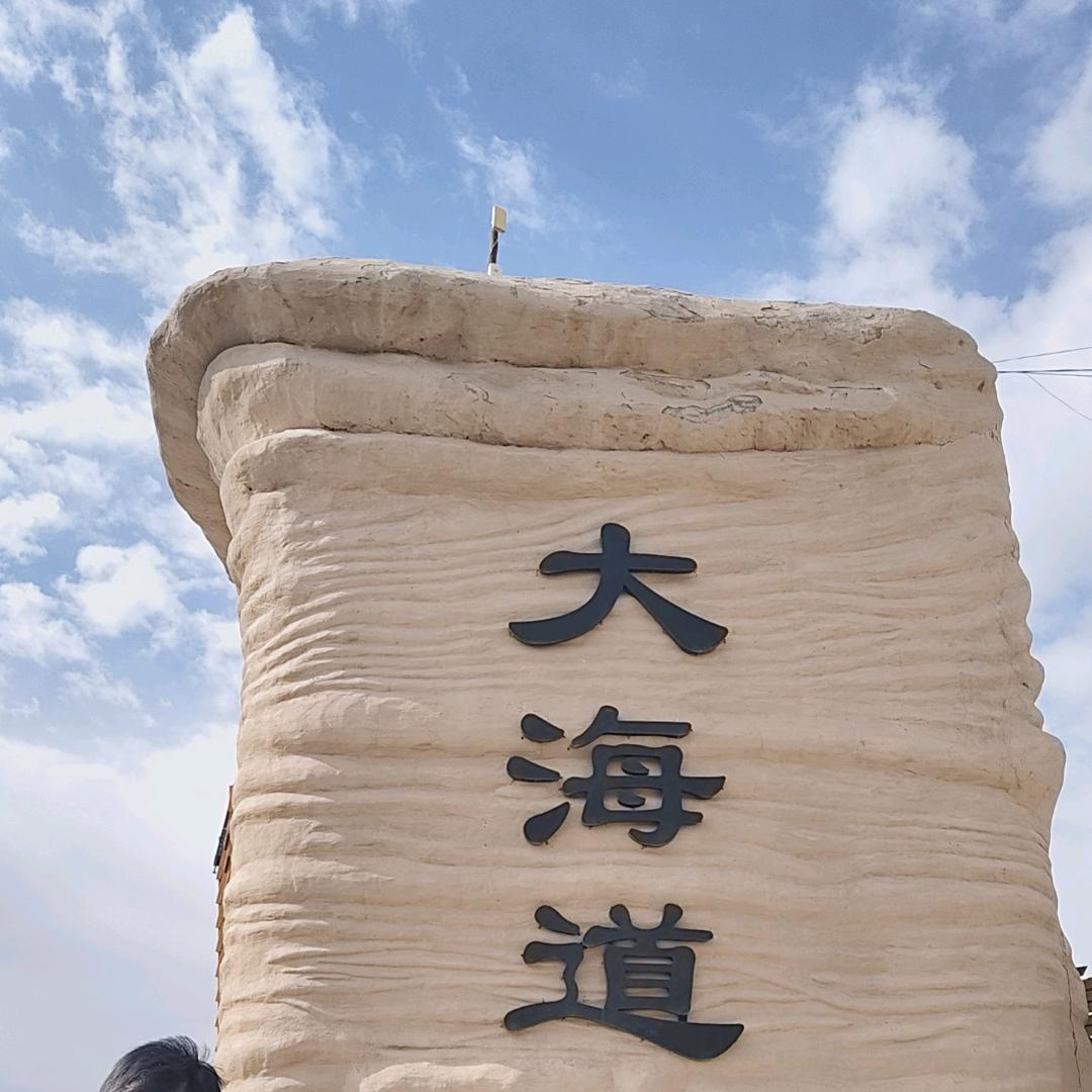 XIN RONG，