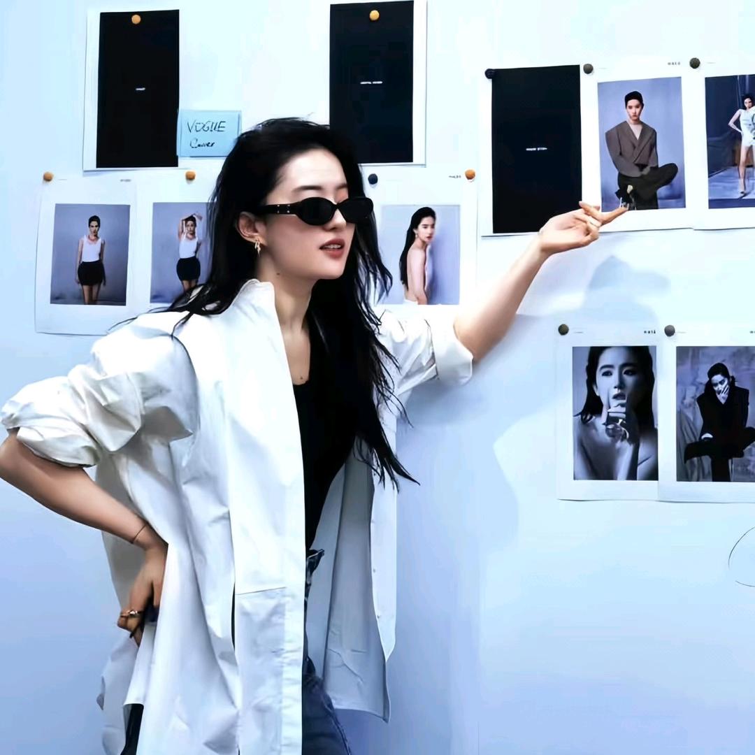 冷眼旁观的自闭大美人