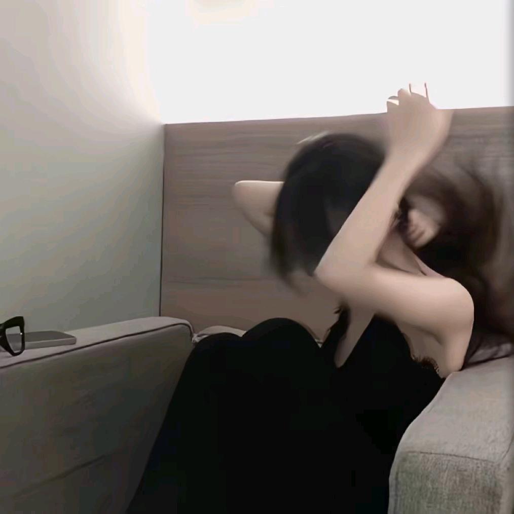小T.