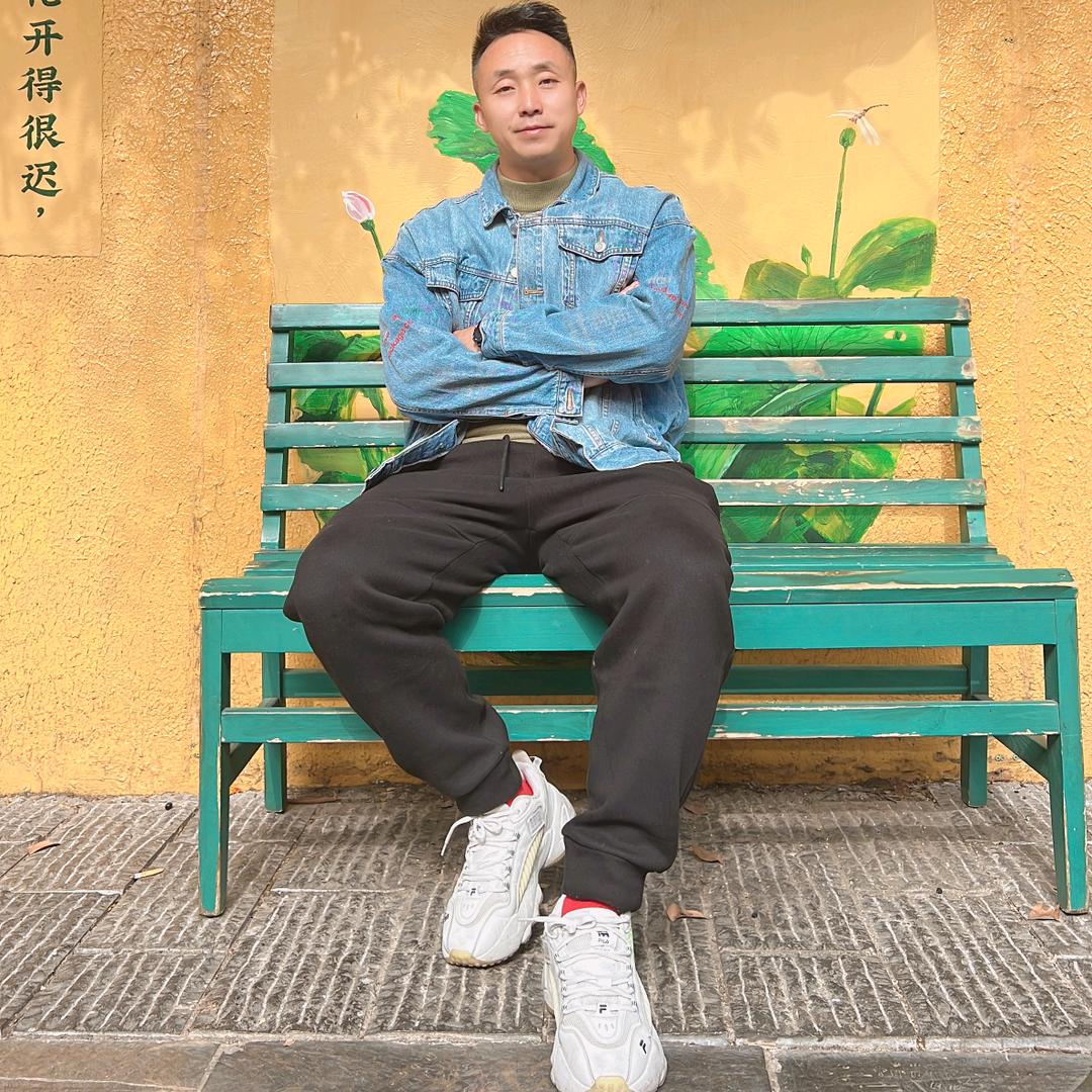 勐巴娜西乐团.志强