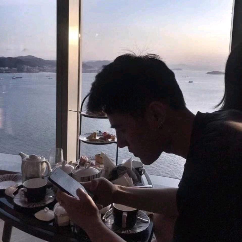 一个头
