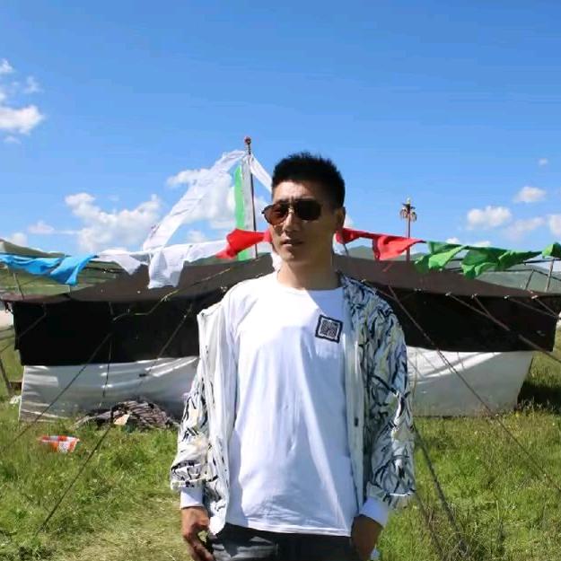 良青拉日（设计部）