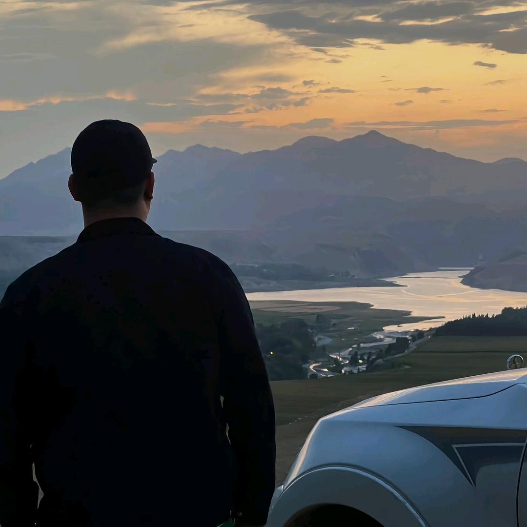 少妇隔壁的青年