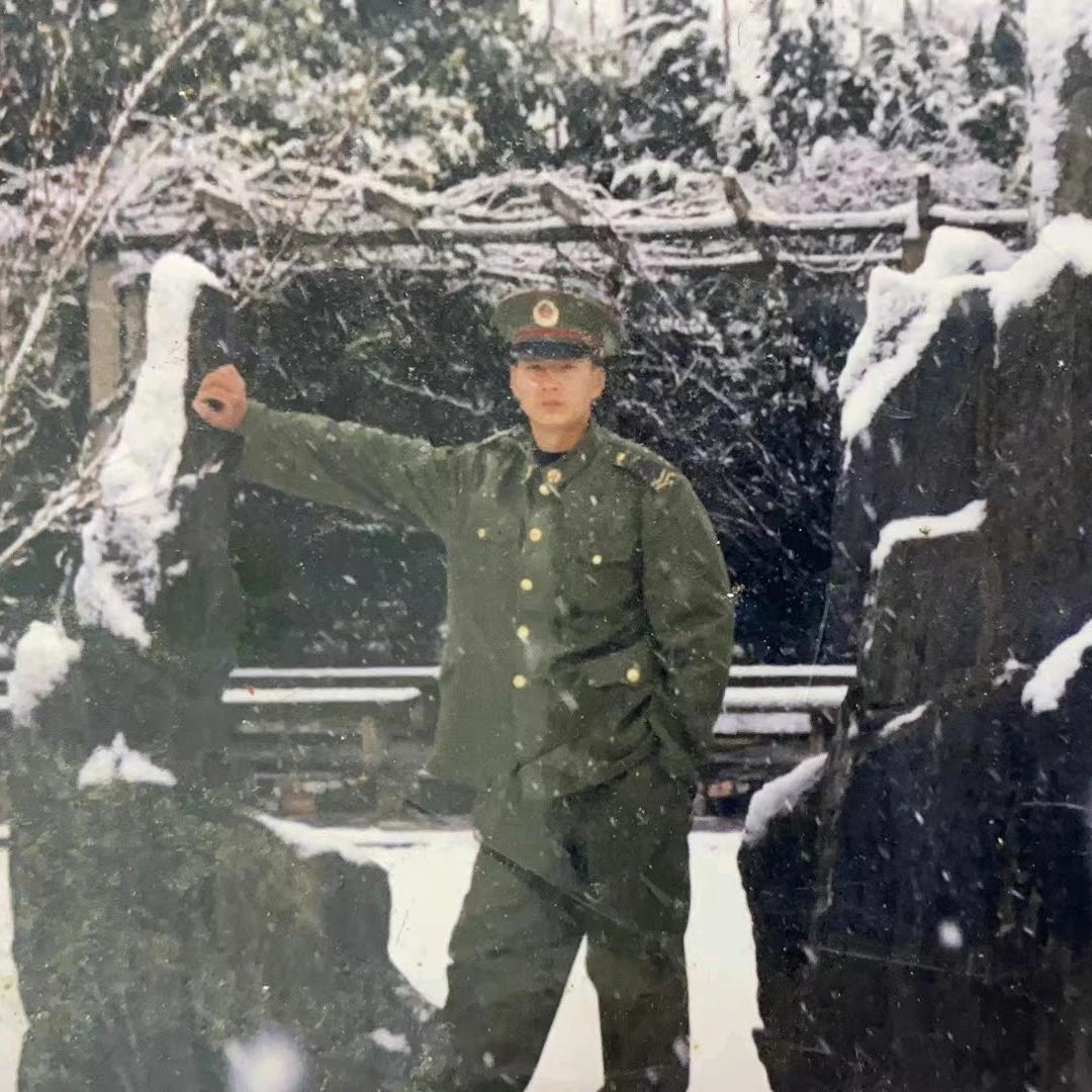 退役军人（亮仔）