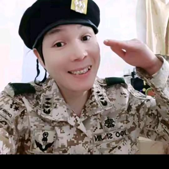 华有才（黑粉都是傻嘞）哈哈