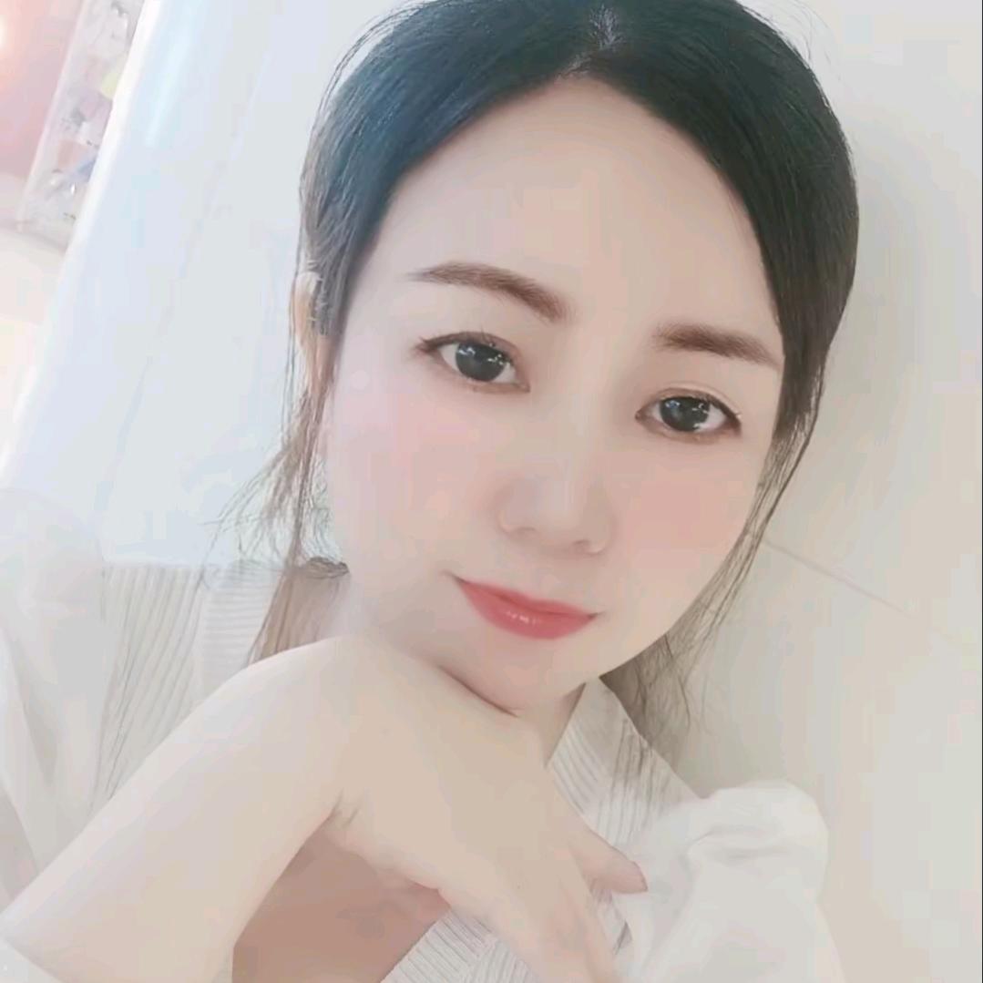 妮妮爱喝奶茶