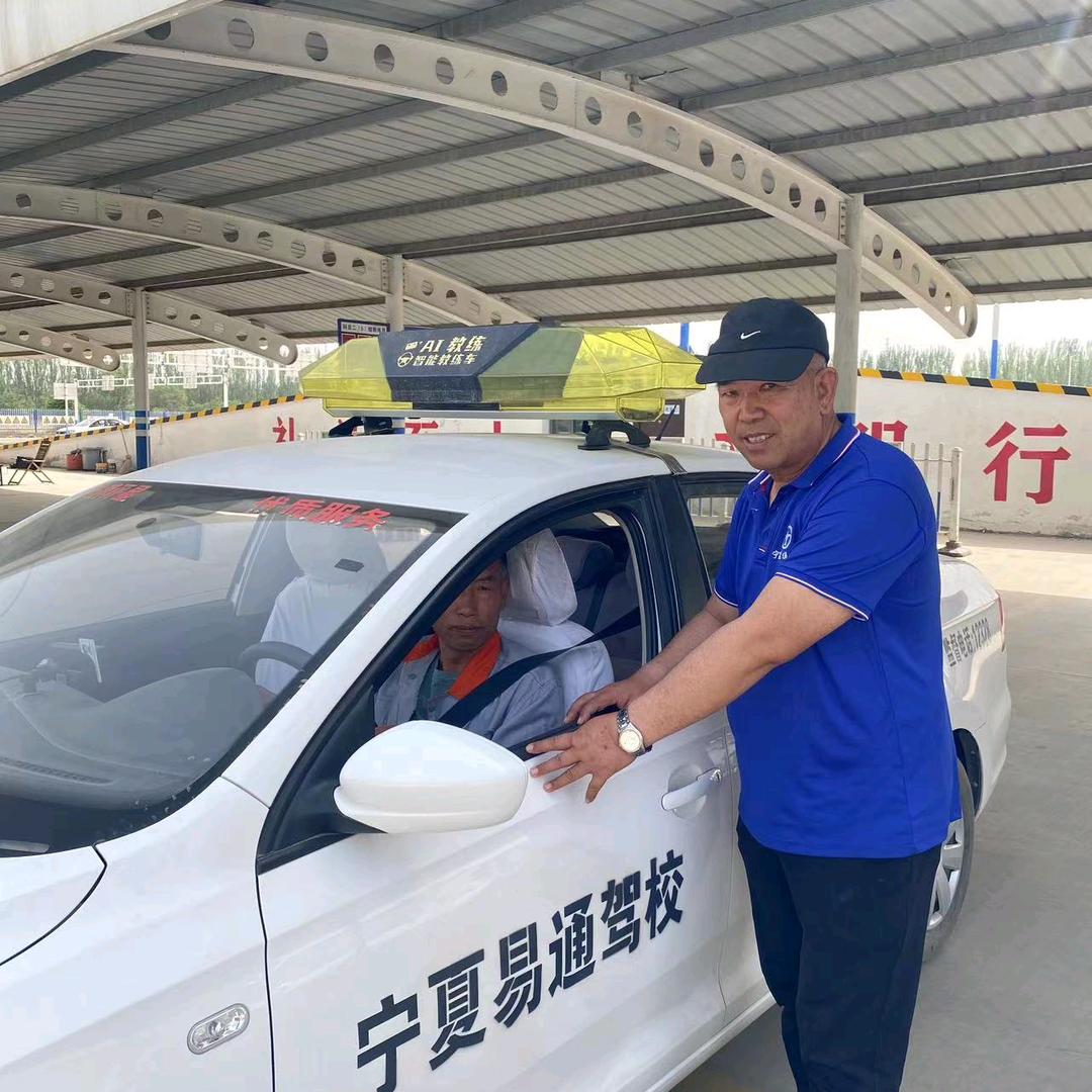 易通驾校张教练