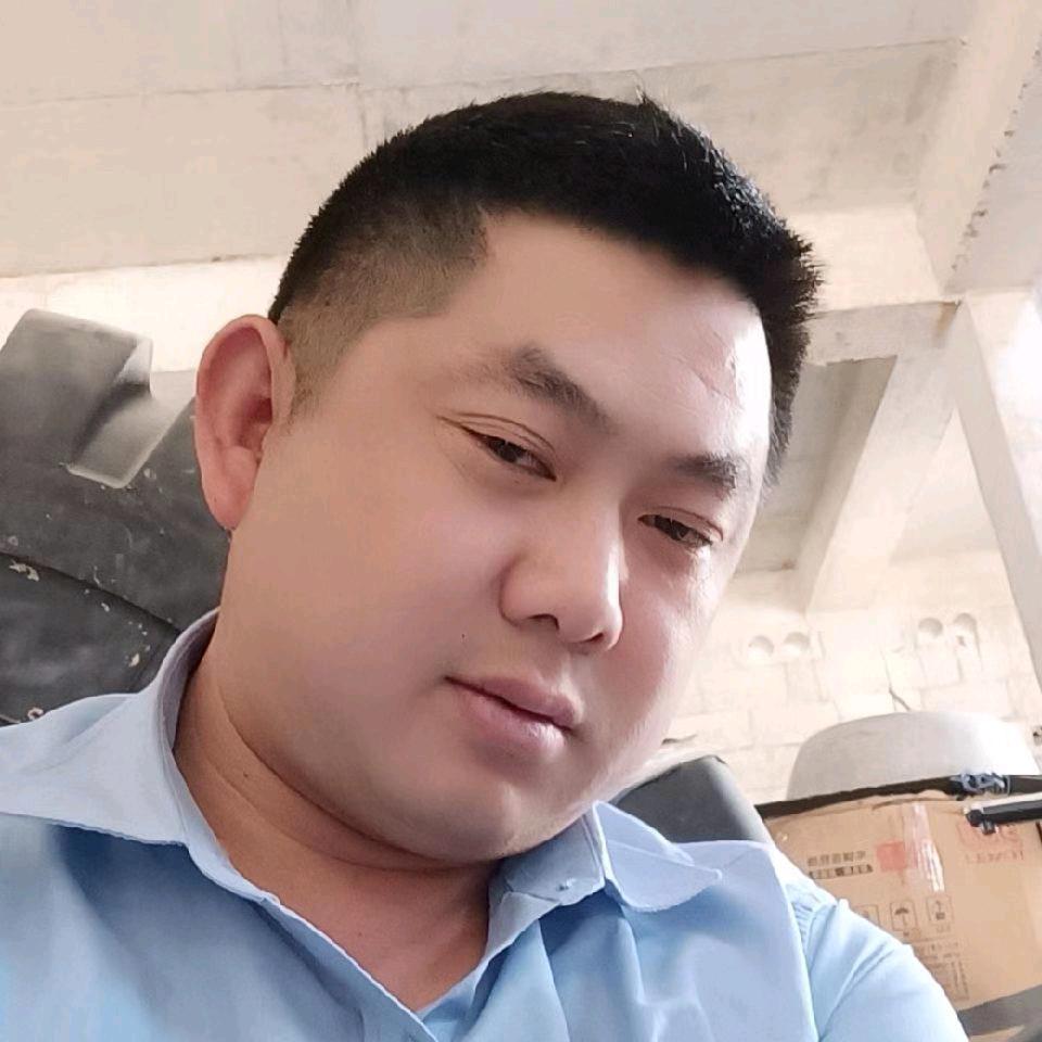 福源梁氏汽修。