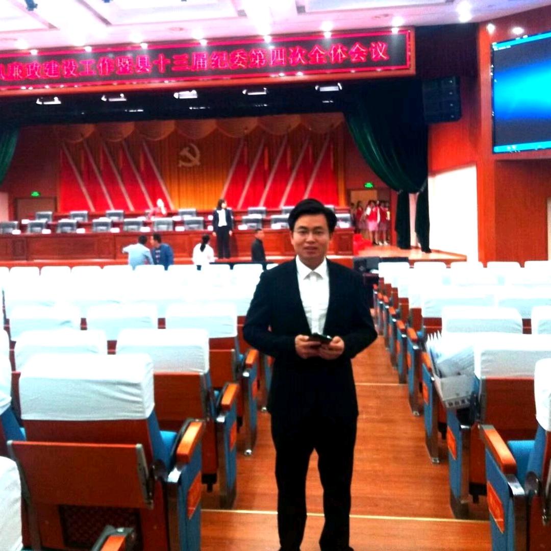 黄茅坪村驻村第一书记陈波