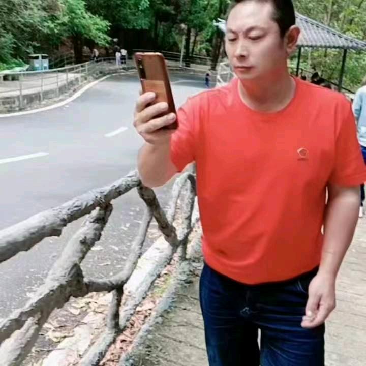 罗大哥