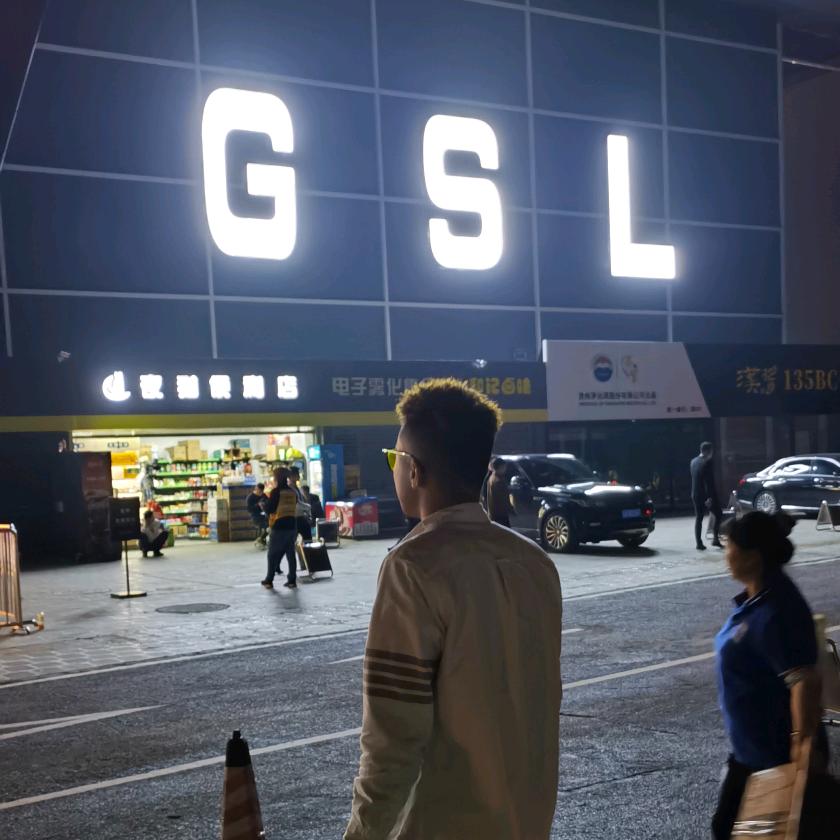 昆明哥斯拉酒吧订台