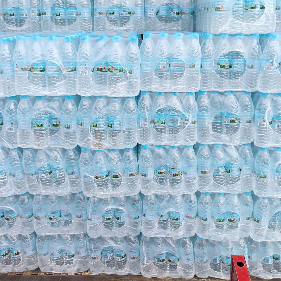 小阿昌送水，瑞丽批发零售。