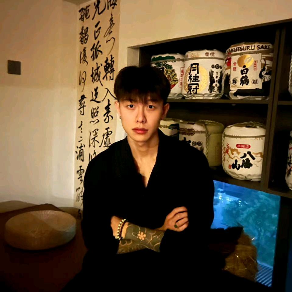 阿亮.
