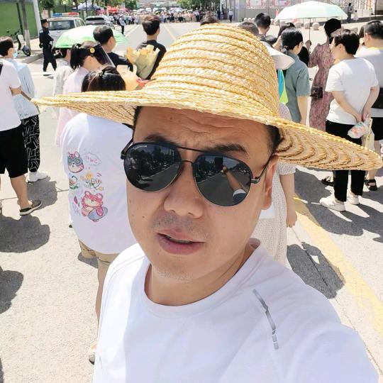 收卖房子的草帽哥