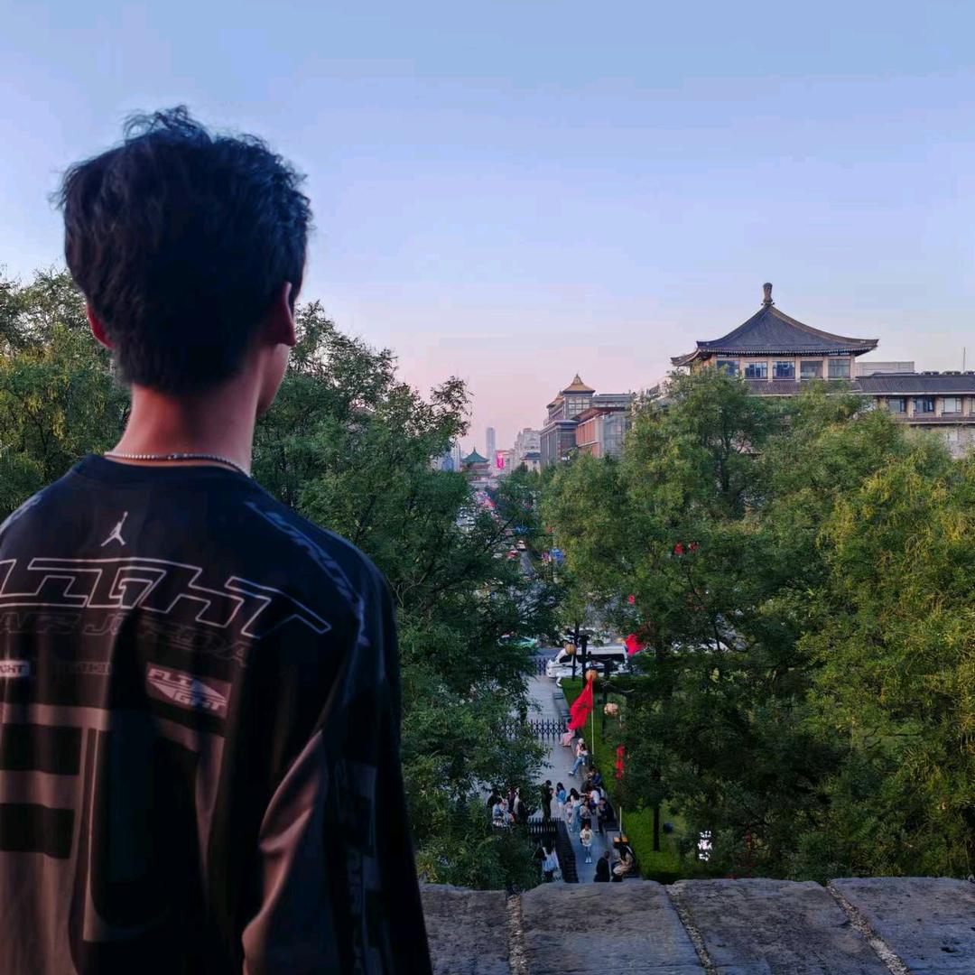 抢不到板的小郝