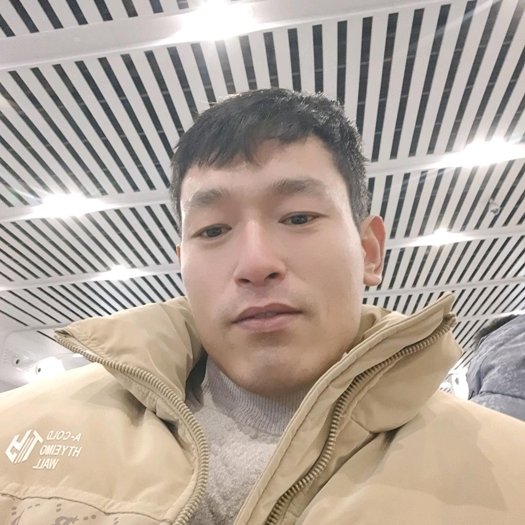 快乐的她