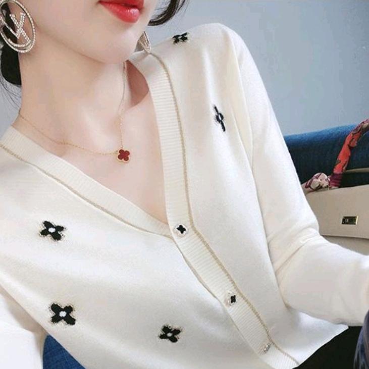 娅语服饰直播间