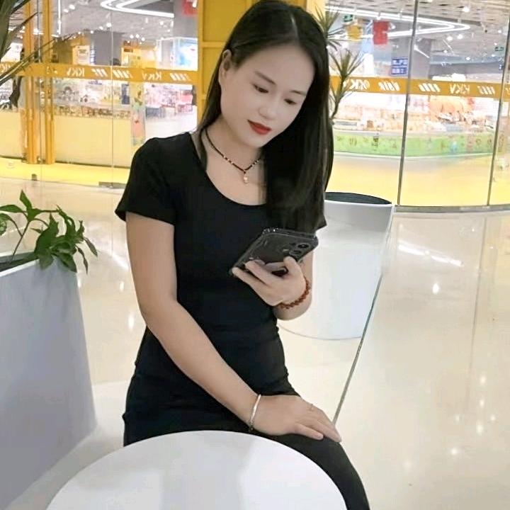 羅 小姐