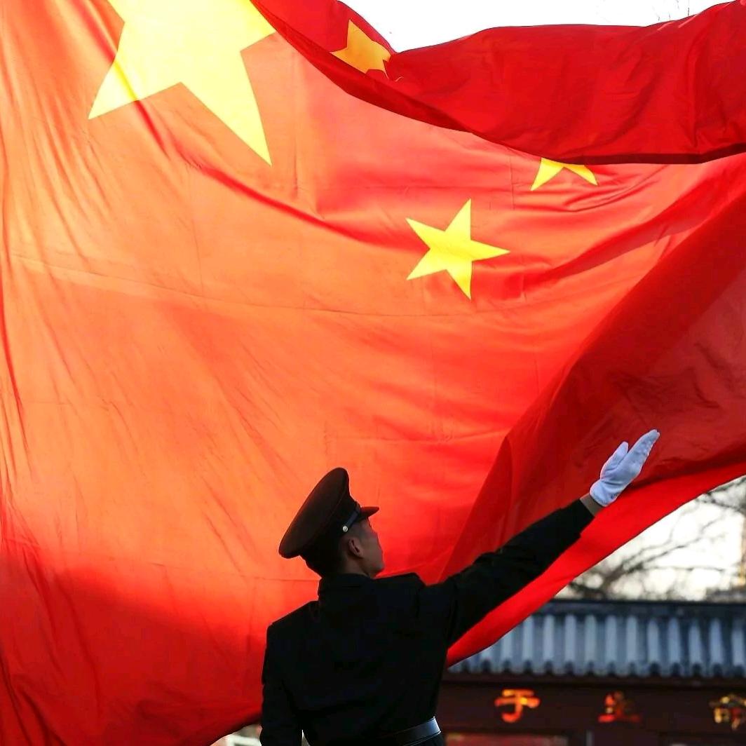 战旗🇨🇳之下.