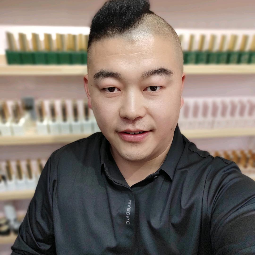 A啊亮  亮亮美发店