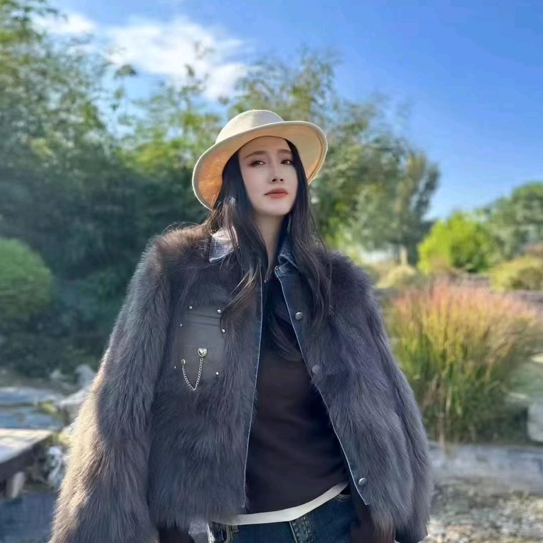 怡然城二楼梵市女装