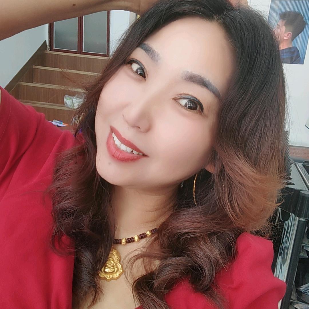 名人造型专业烫发，染发，直发