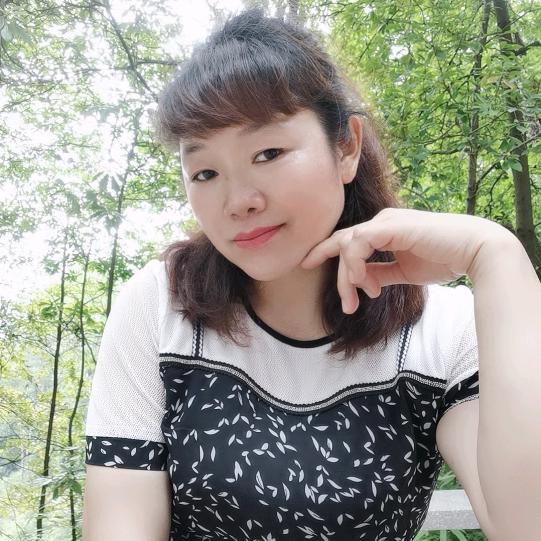 梦依在运动。（古法甩臂操）