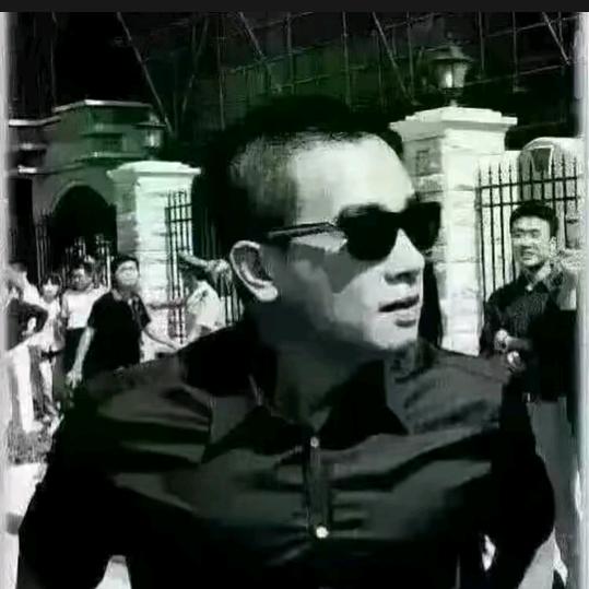 何总