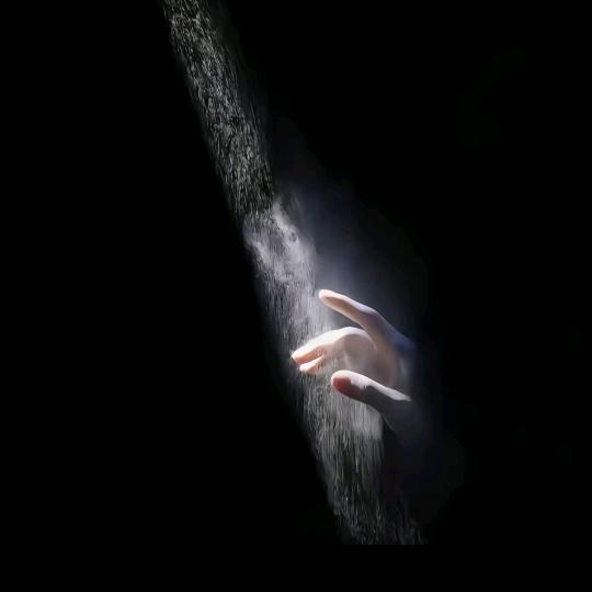 🌈无名的人丶