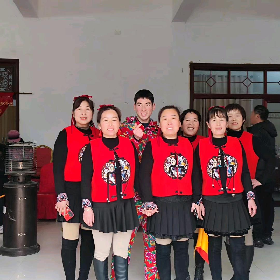 侯红亚，黄塬侯鼓舞队