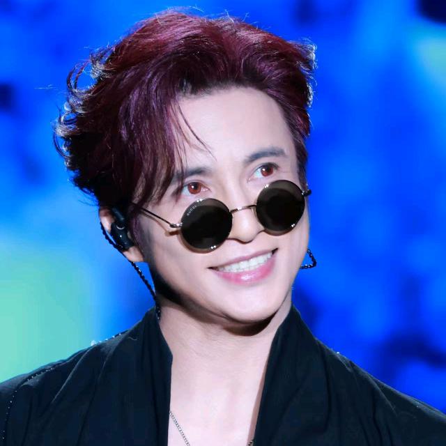 七彩(努力赚钱，等薛之谦来福建版)