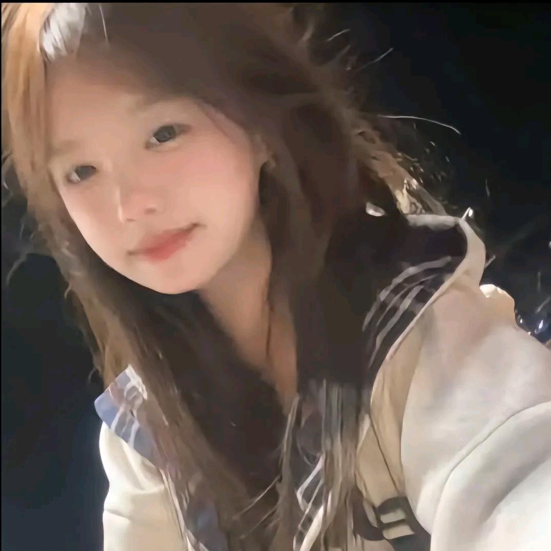 .꒦ິ^꒦ິ伊伊^🐾