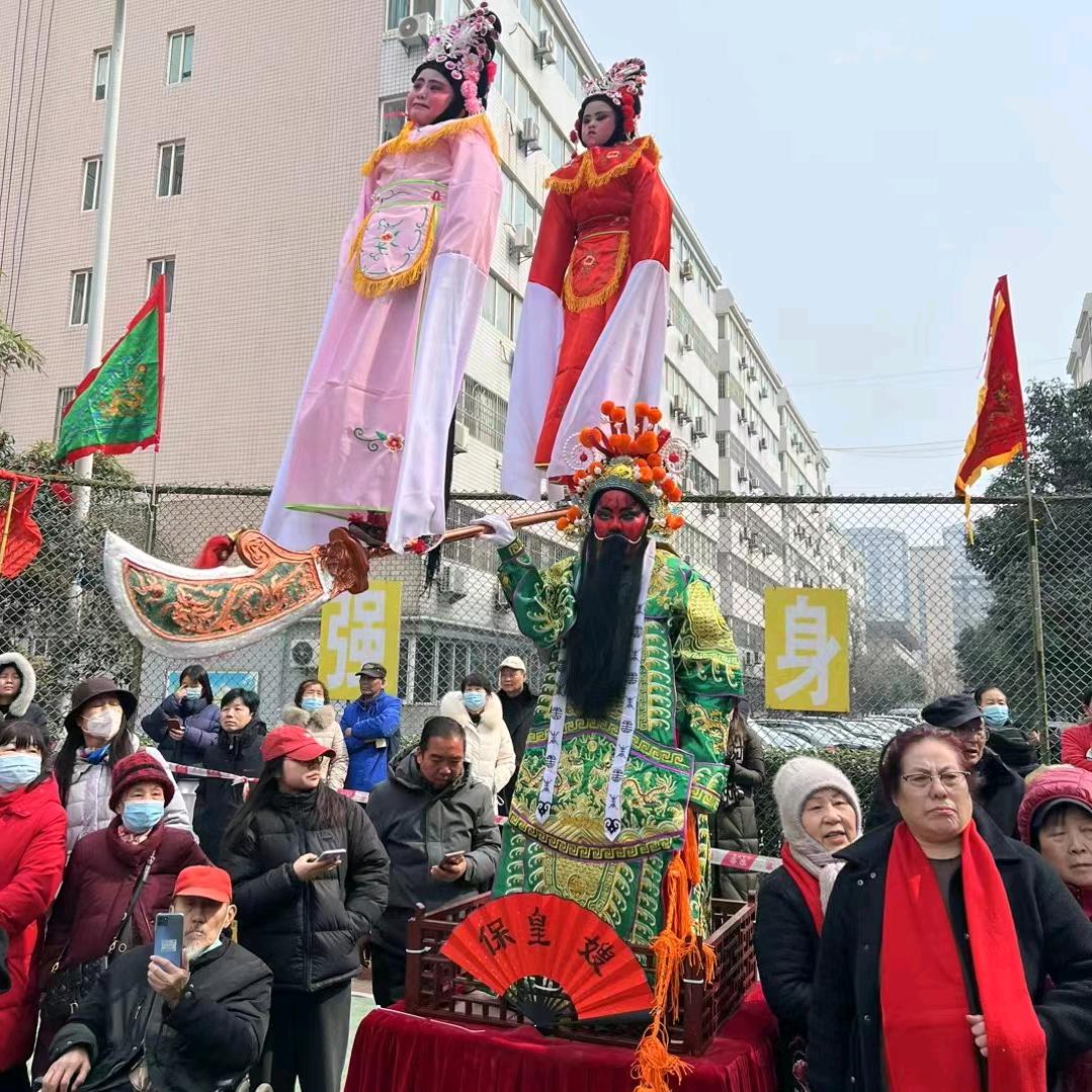大头鸽舍 清运垃圾