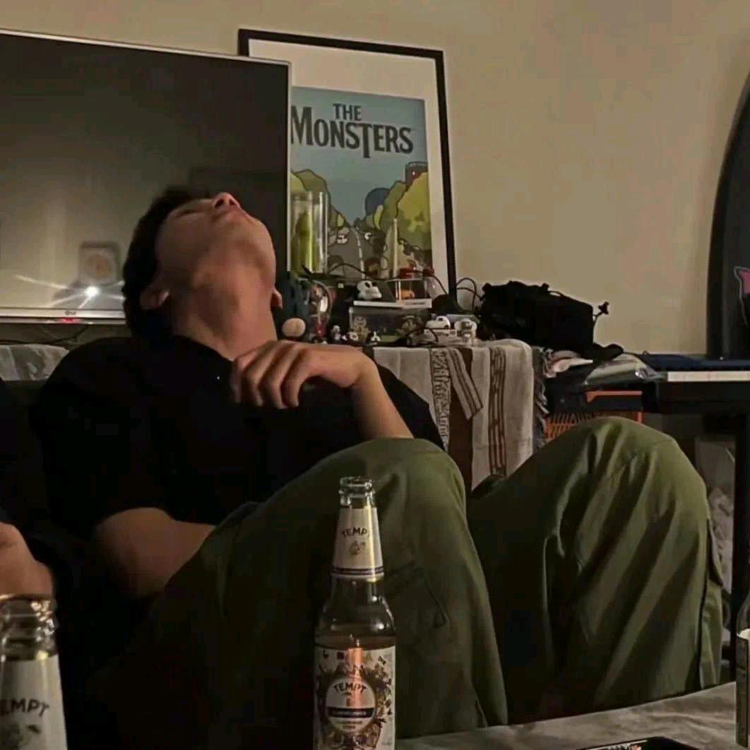 柏.