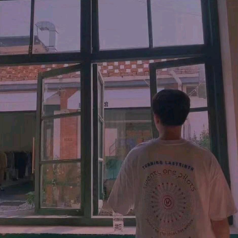 久拥不.