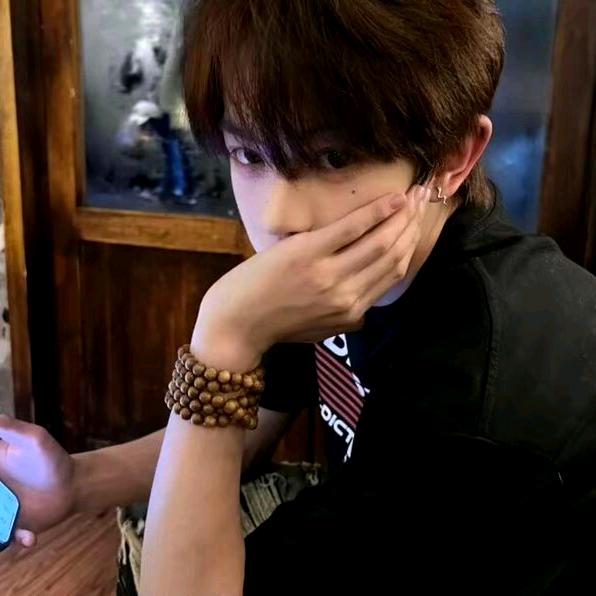 光隙里的等候者