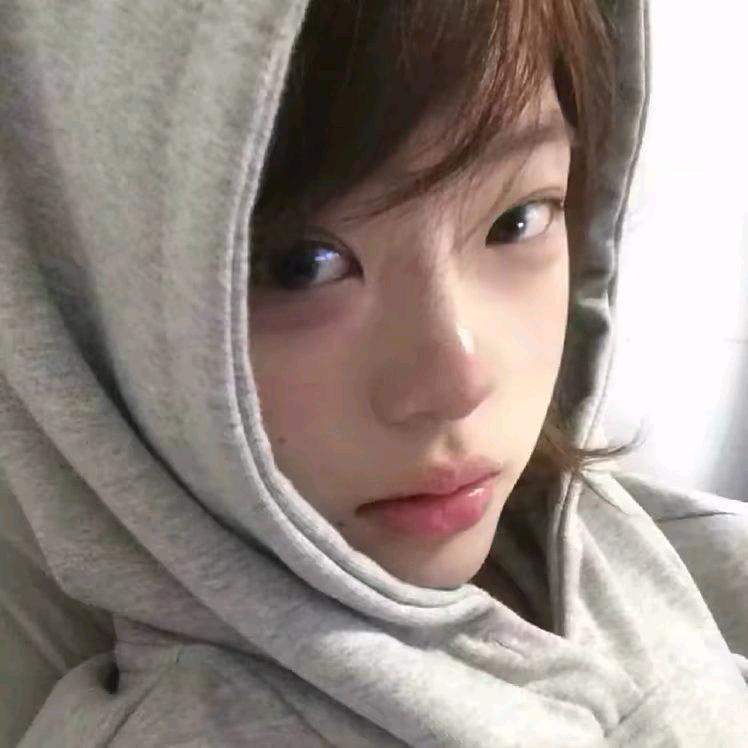 祁妤.
