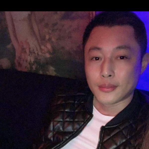 趴在墙头等红杏