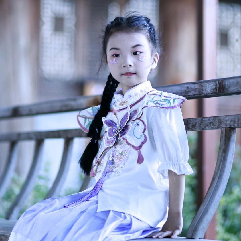 丽（★＞U＜★）