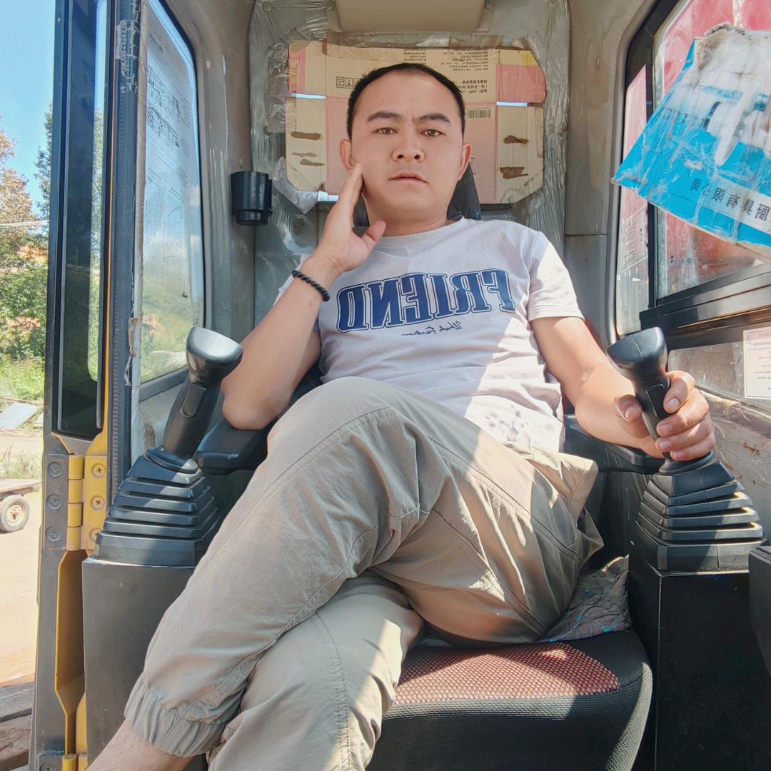 开吊车的💯小邓