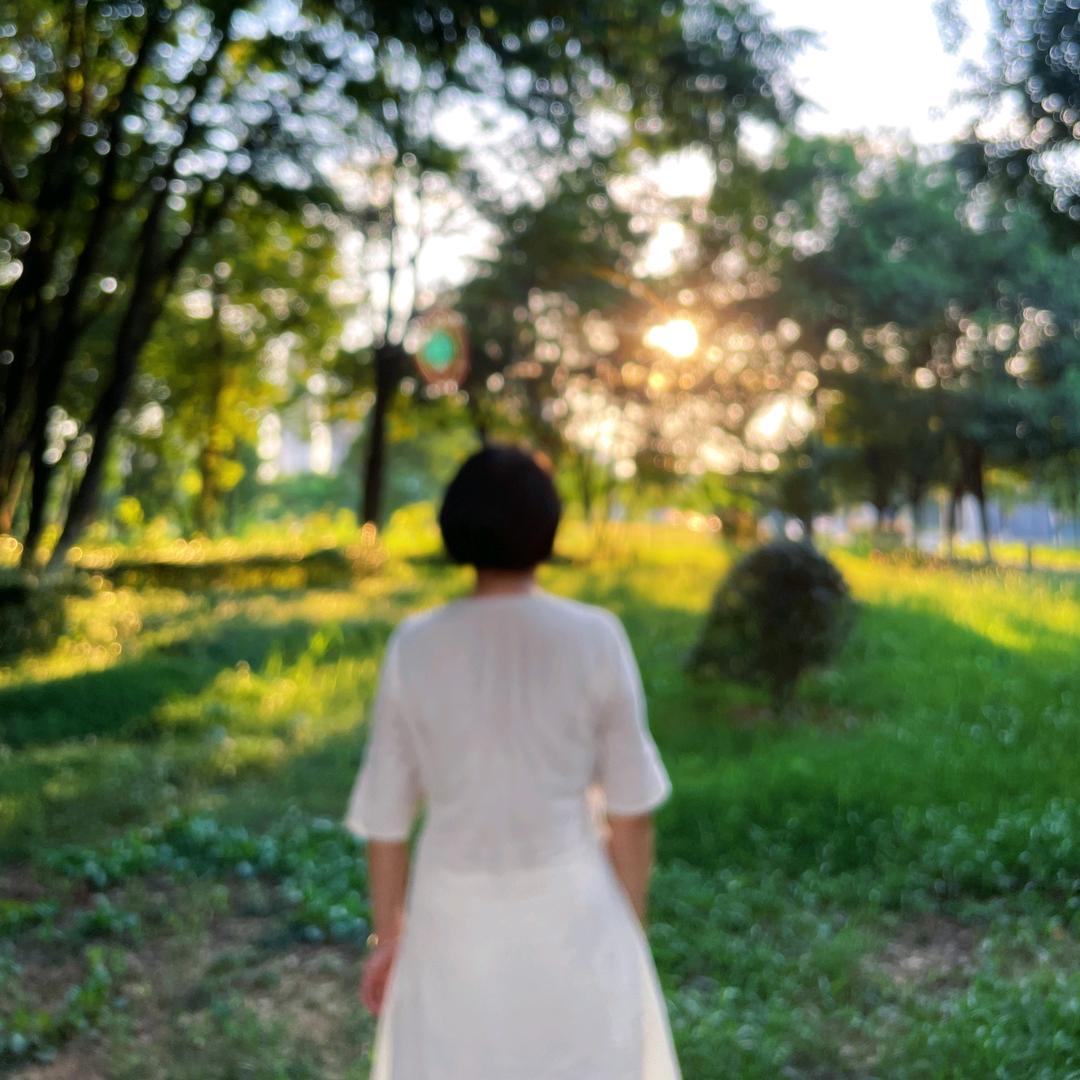 有1点圆脸的小阿姨