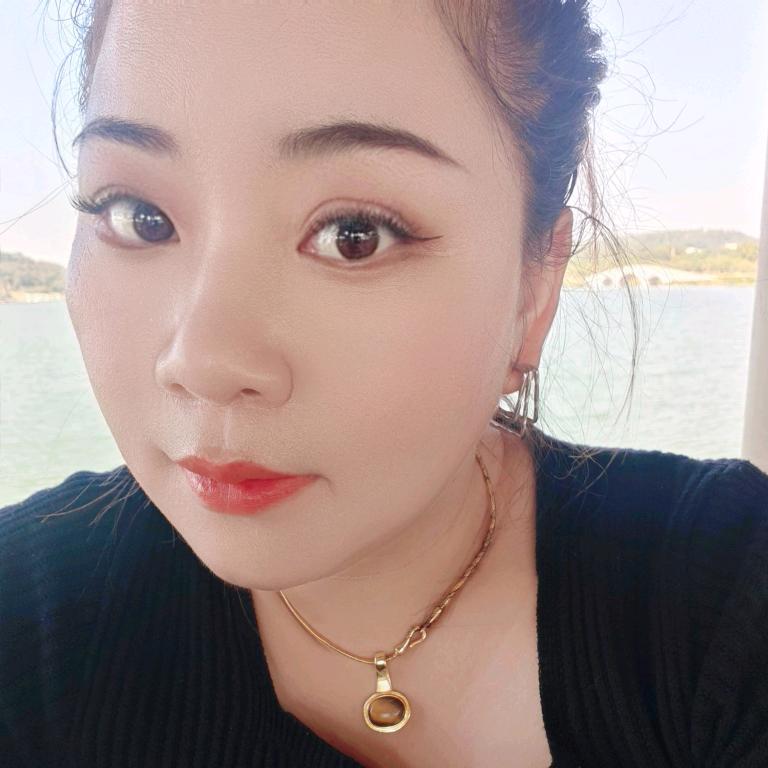 《玲姐》。倾听者