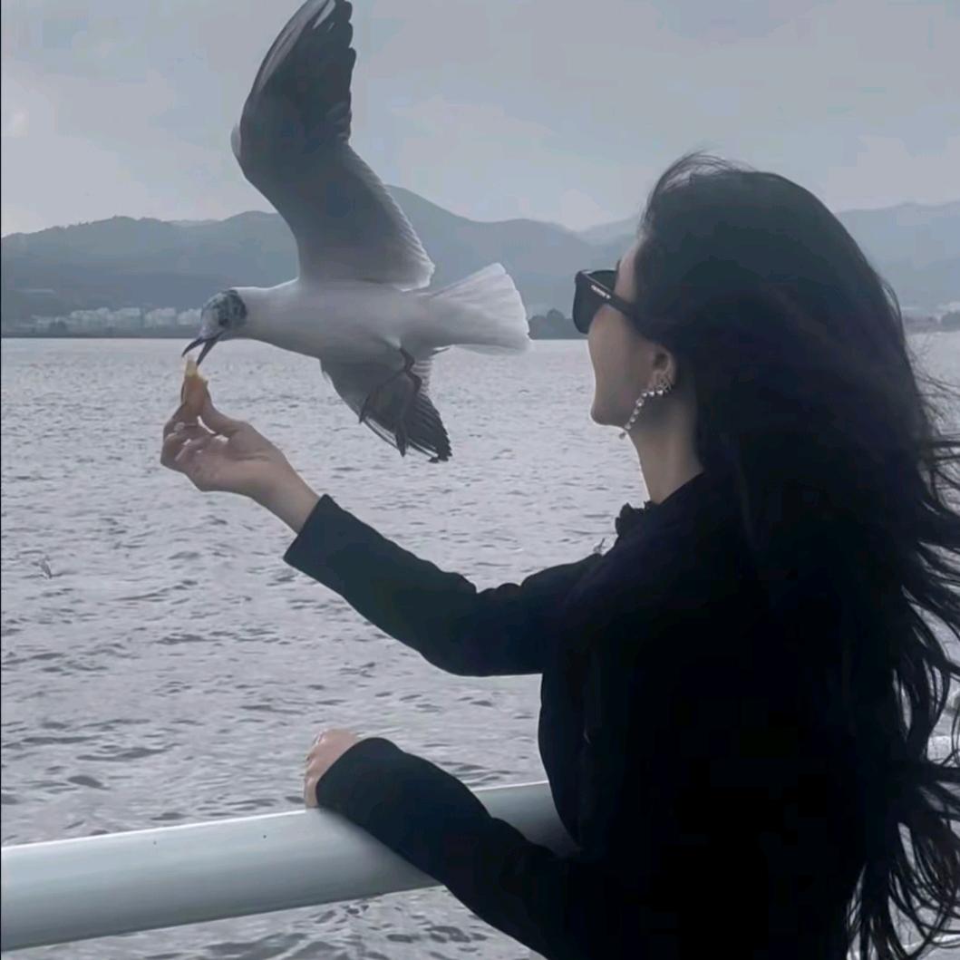 米娜穿搭