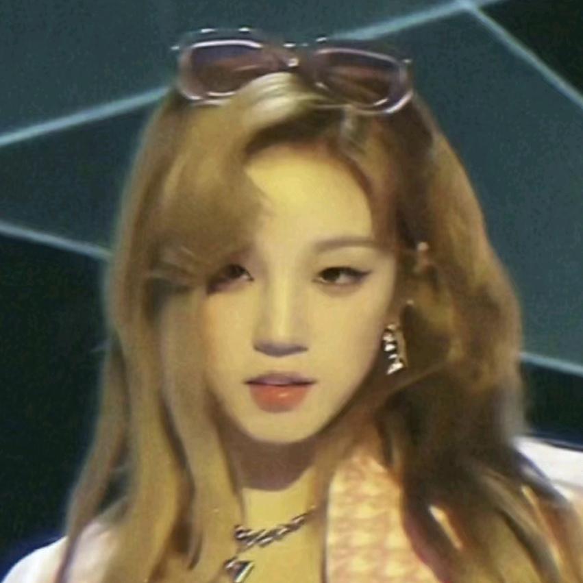 qi^-